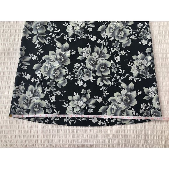 Floral A-Line Flowy Skirt w Closing Button & Zip - Picture 11 of 11